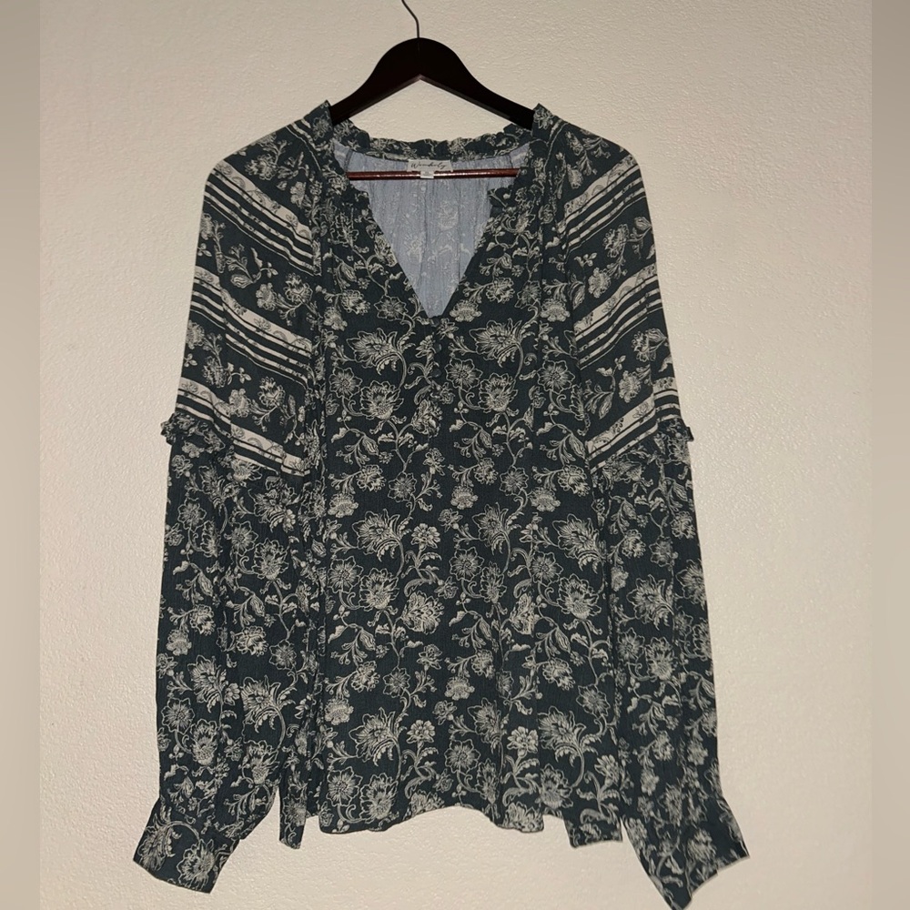 Cute floral v neck long sleeve blouse